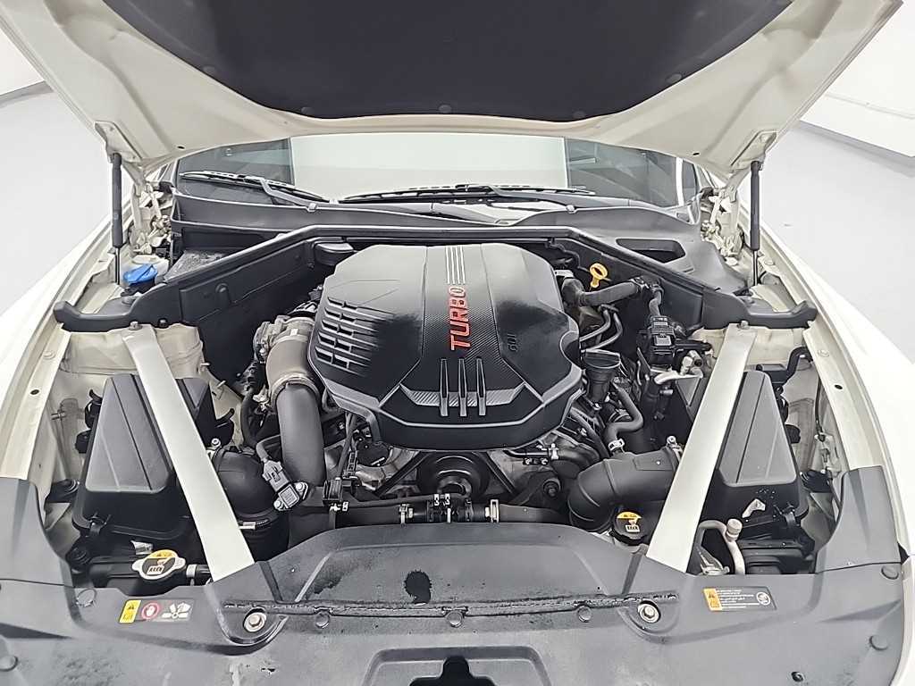 KIA Stinger - Vista 5