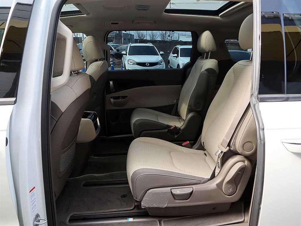 KIA Carnival - Vista 7
