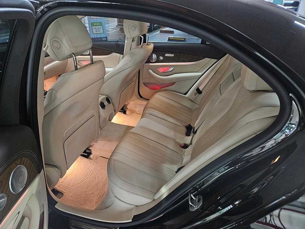 Mercedes Benz E class - Vista 7