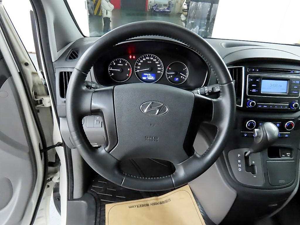 HYUNDAI Starex - Vista 9