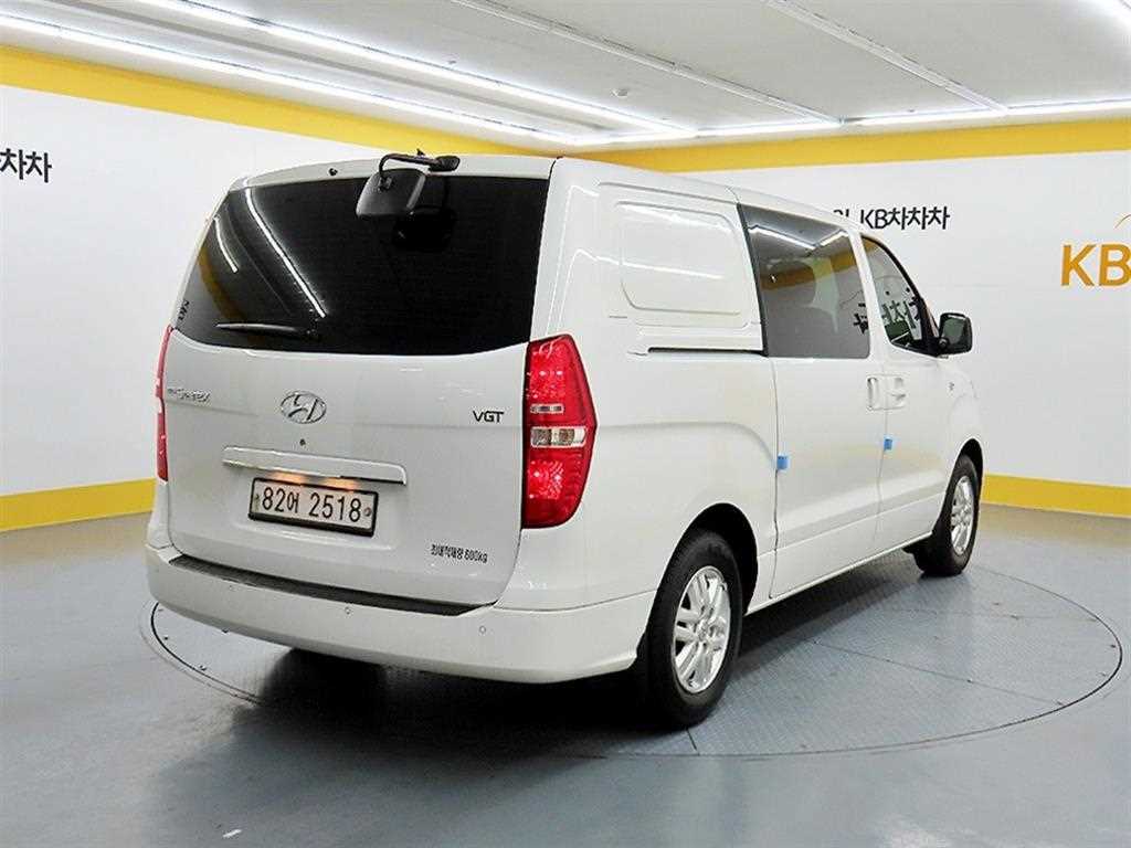 HYUNDAI Starex - Vista 4