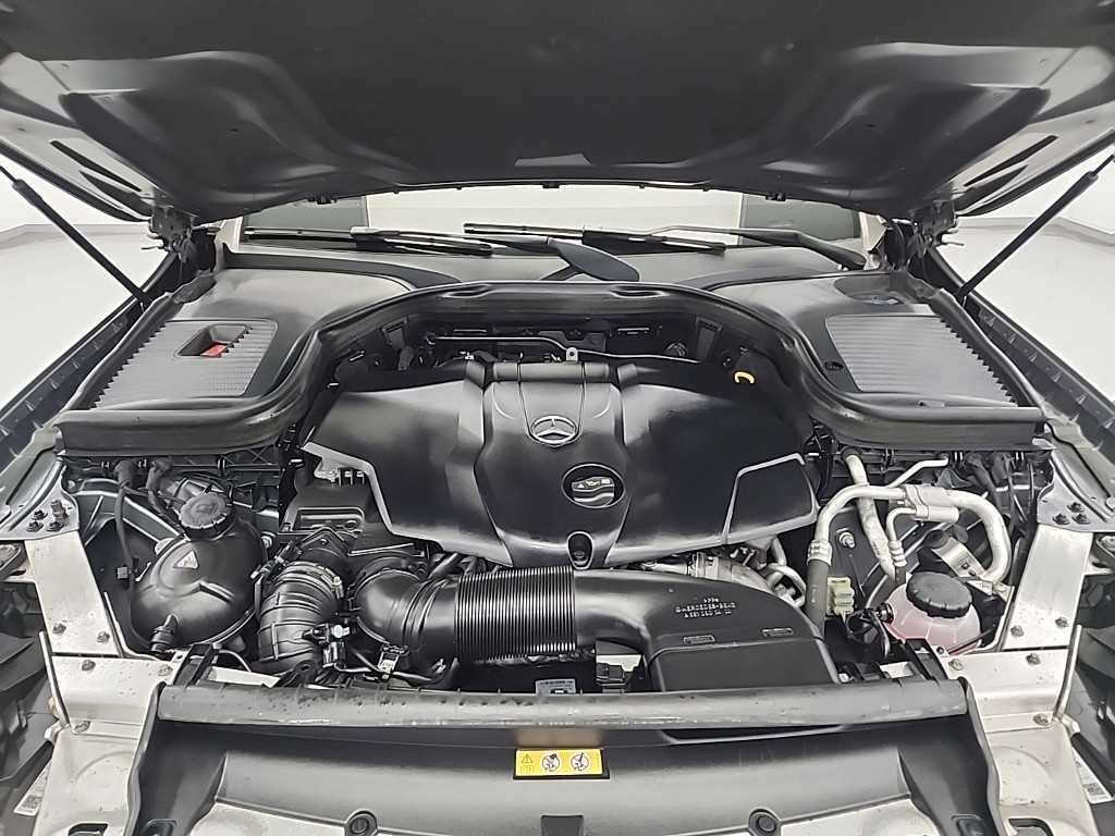 Mercedes Benz GLC Class - Vista 5