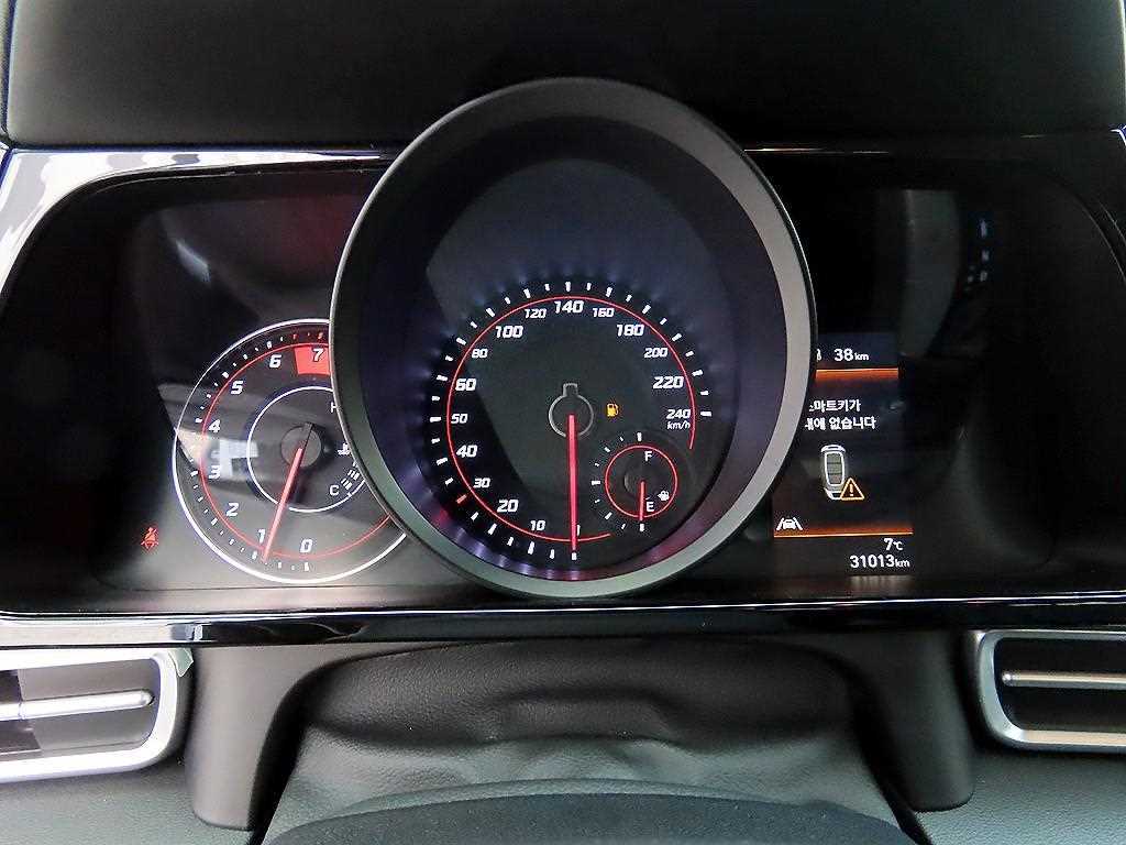 HYUNDAI Avante - Vista 9