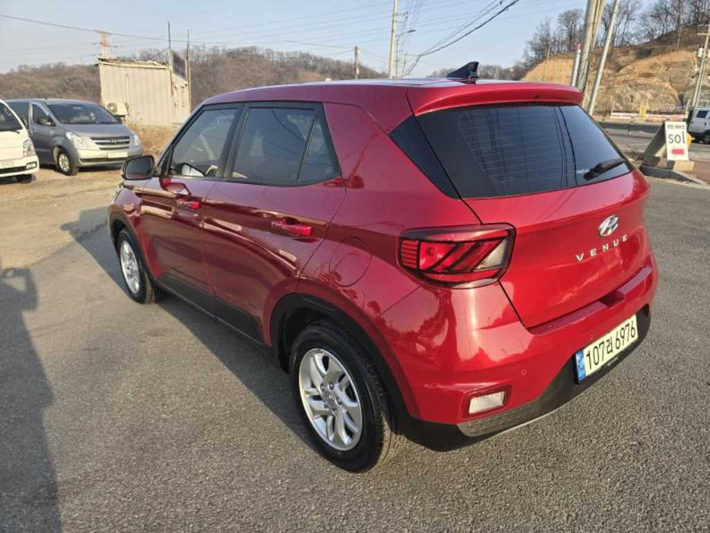 HYUNDAI Venue - Vista 6