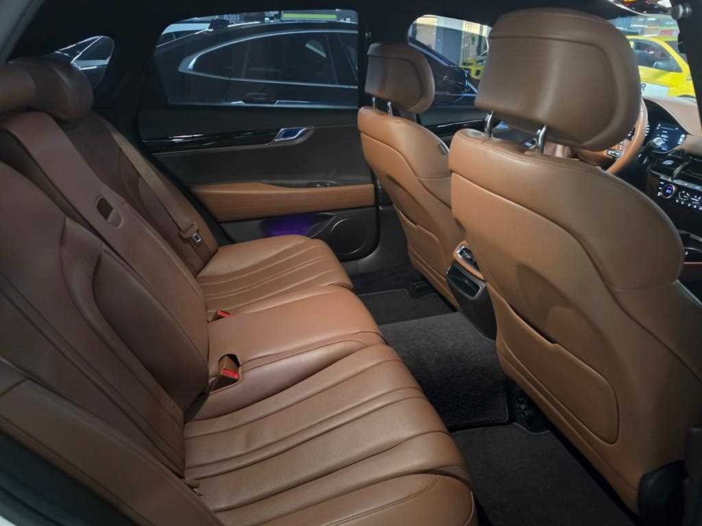 Genesis G80 - Vista 10