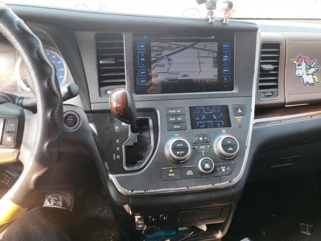 Toyota Siena - Vista 6