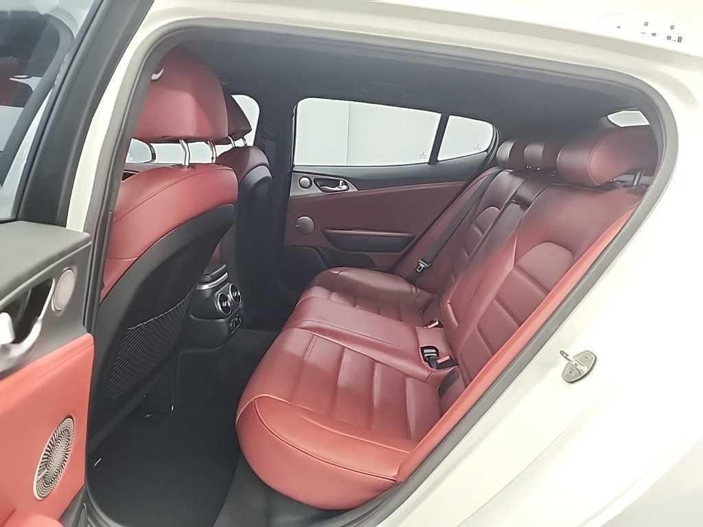 KIA Stinger - Vista 12