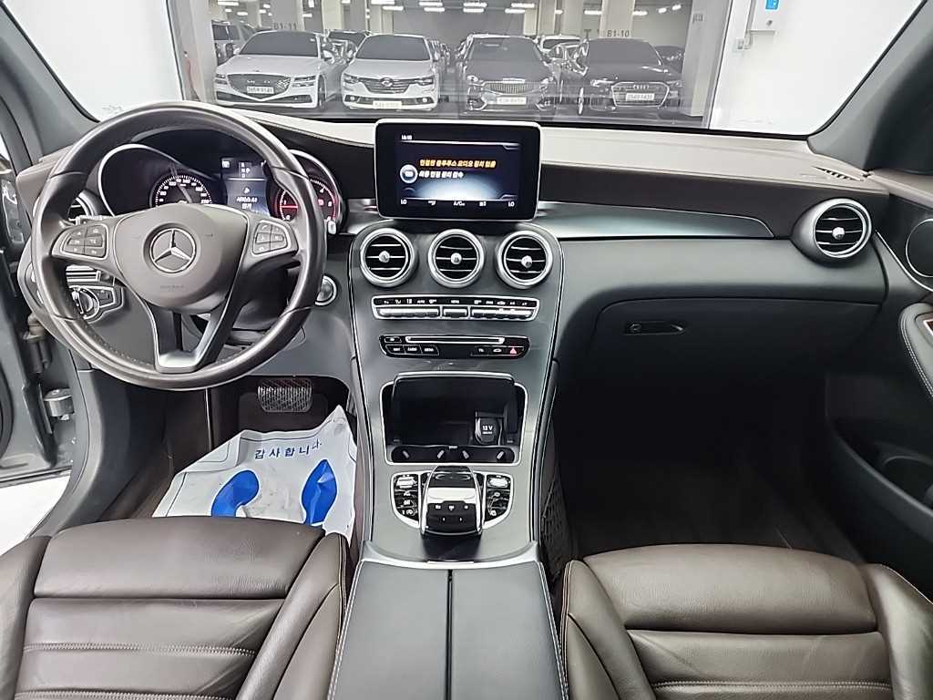 Mercedes Benz GLC Class - Vista 7
