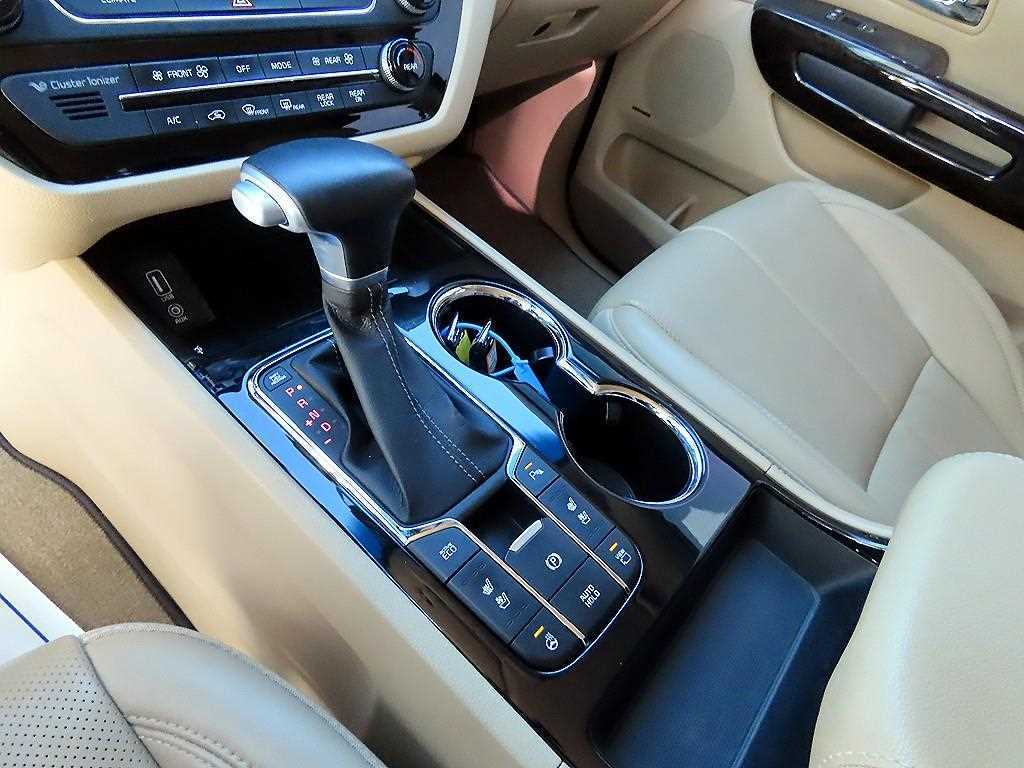 KIA Carnival - Vista 10