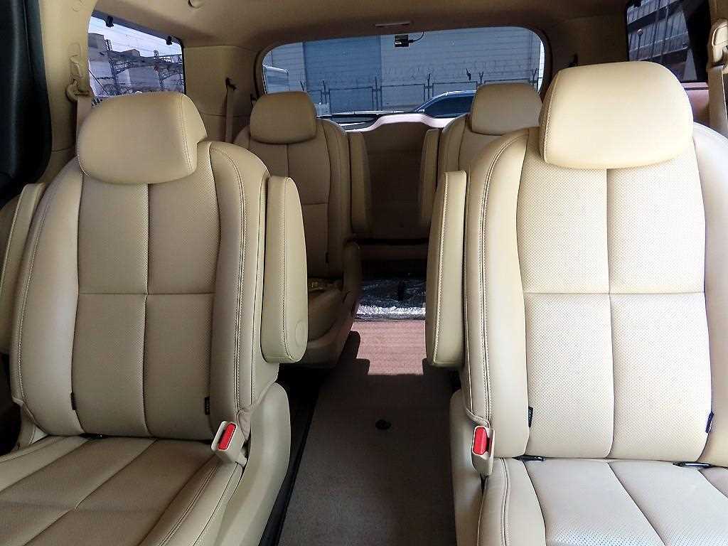 KIA Carnival - Vista 7