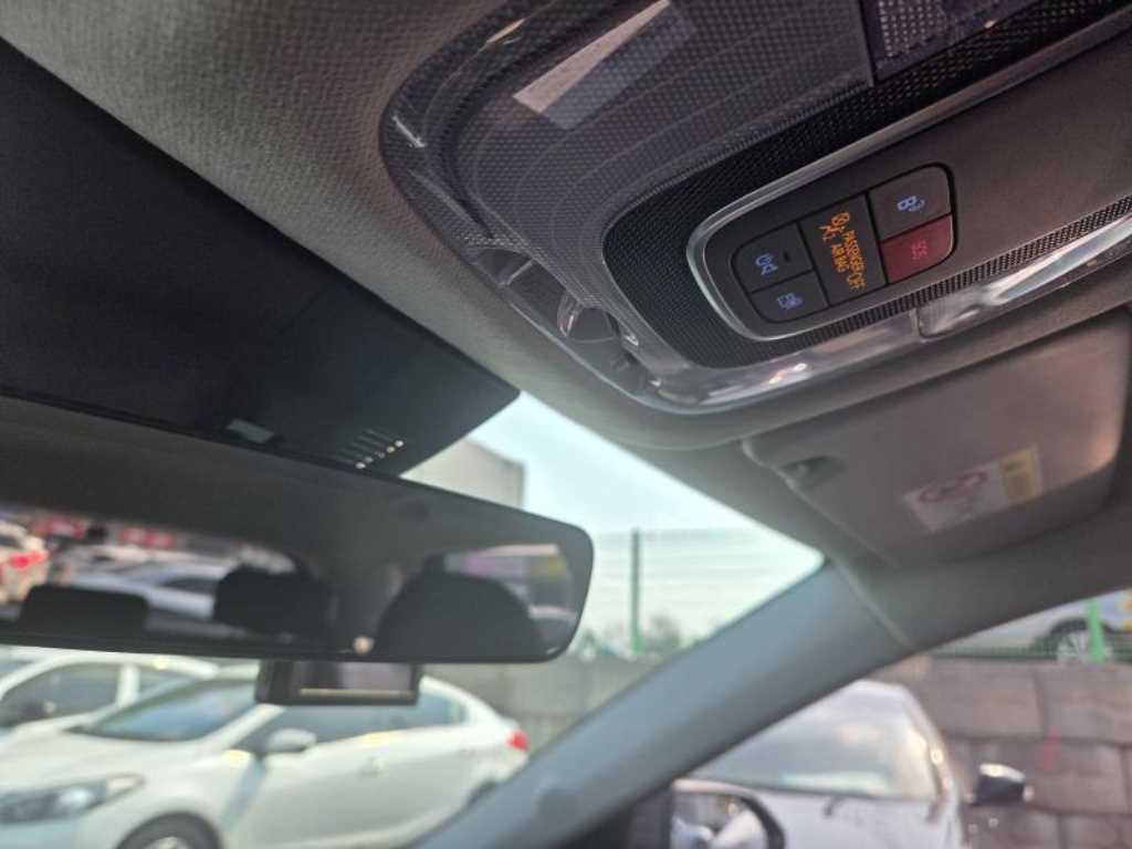 HYUNDAI Kona - Vista 10