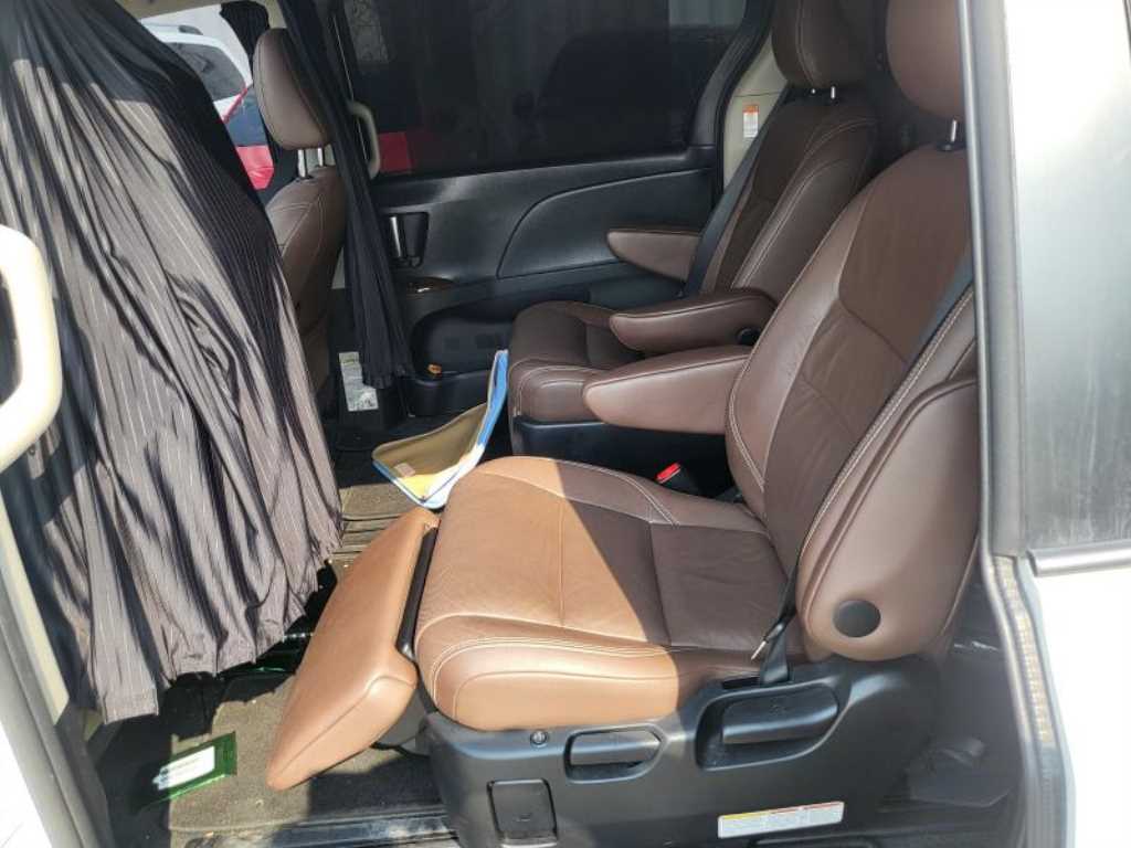 Toyota Siena - Vista 12