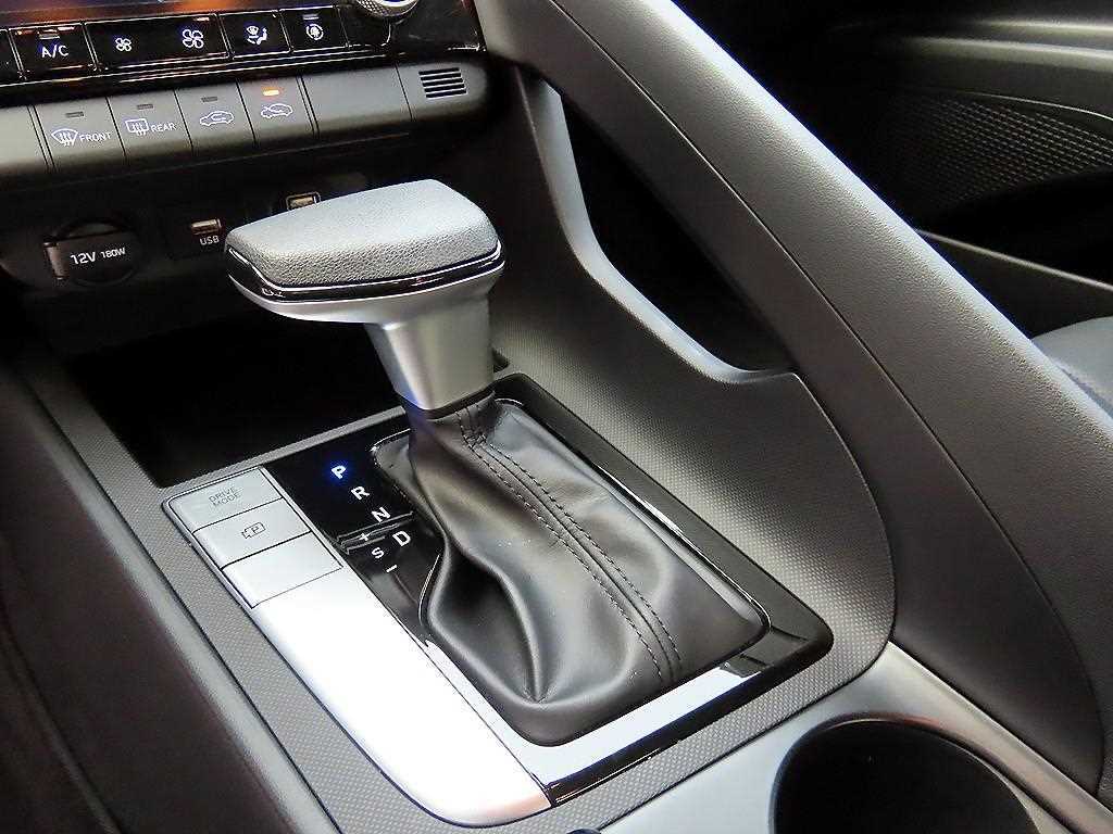 HYUNDAI Avante - Vista 10