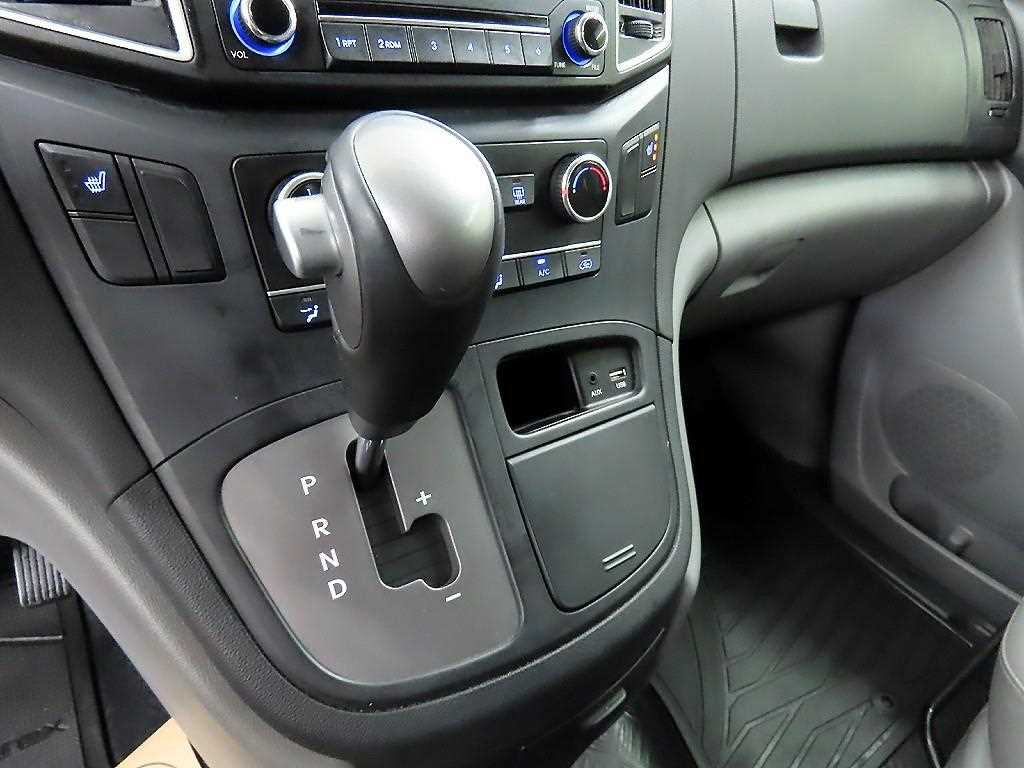 HYUNDAI Starex - Vista 10