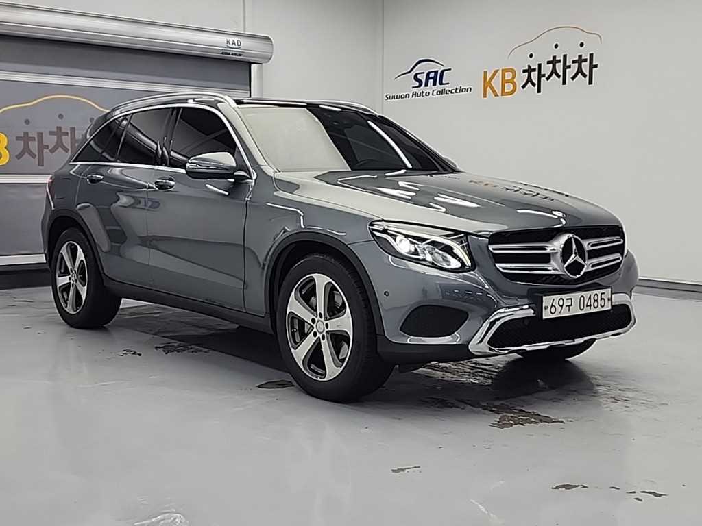 Mercedes Benz GLC Class - Vista 4