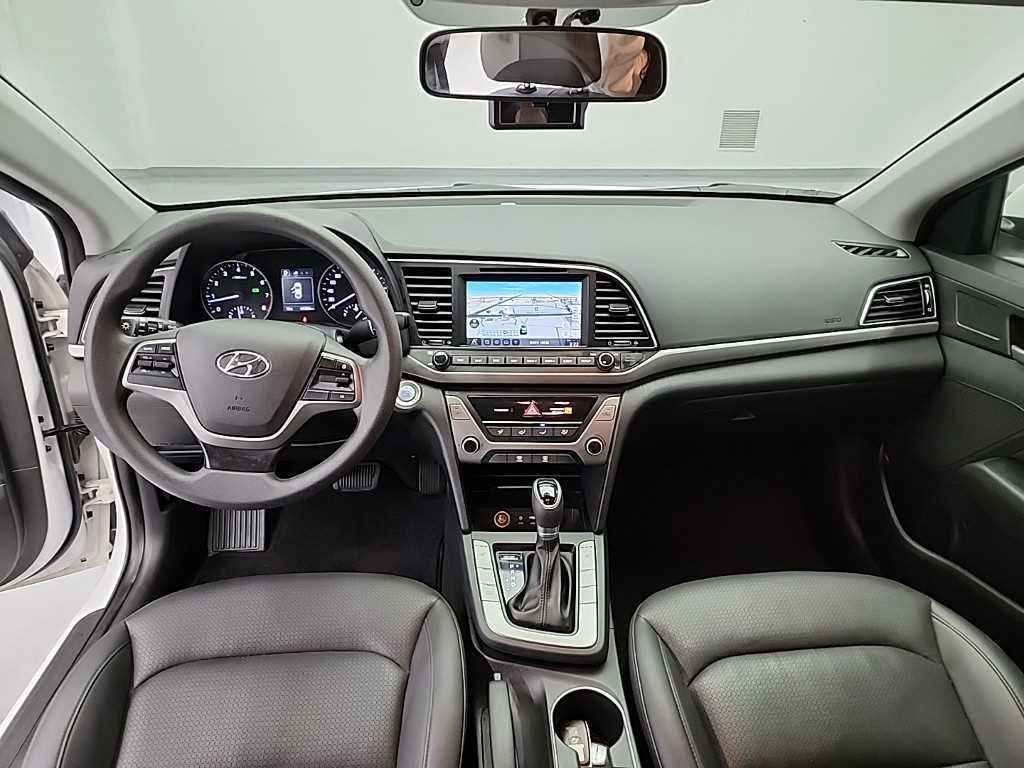 HYUNDAI Avante - Vista 7