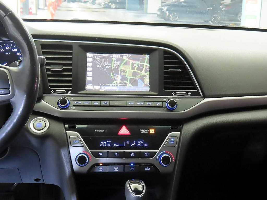 HYUNDAI Avante - Vista 11