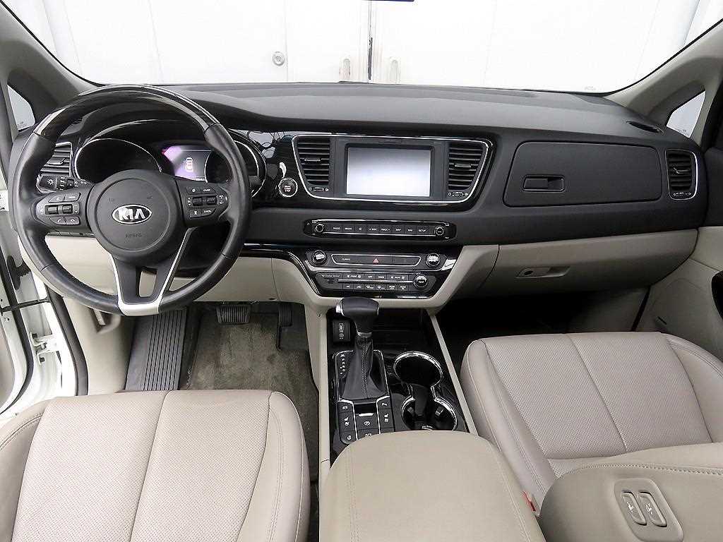 KIA Carnival - Vista 9