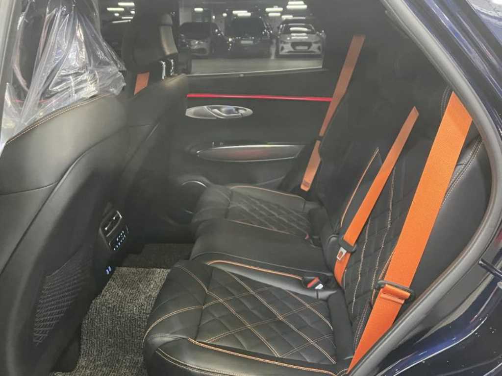 Genesis GV70 - Vista 8