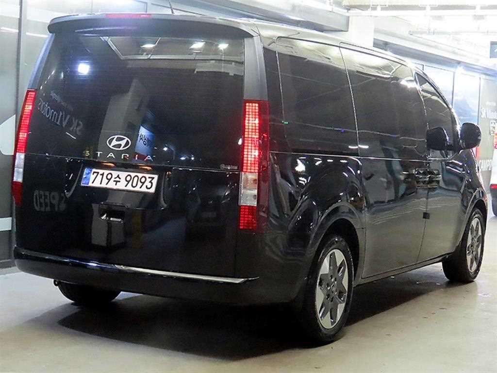 HYUNDAI Staria - Vista 4