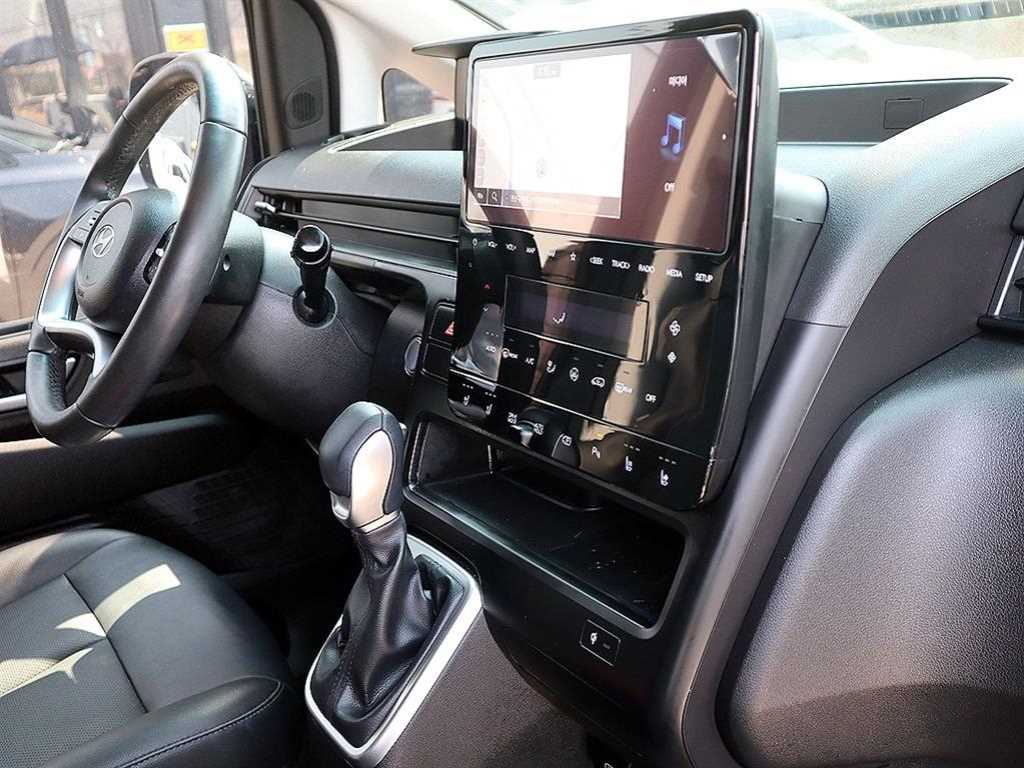 HYUNDAI Staria - Vista 11