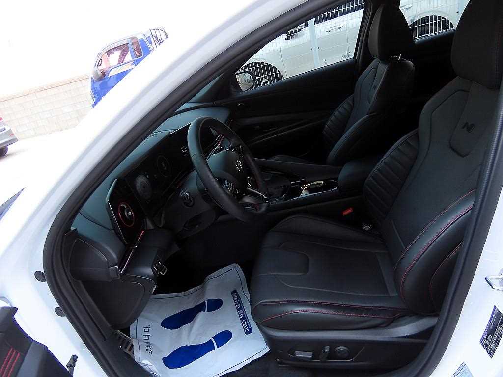 HYUNDAI Avante - Vista 5