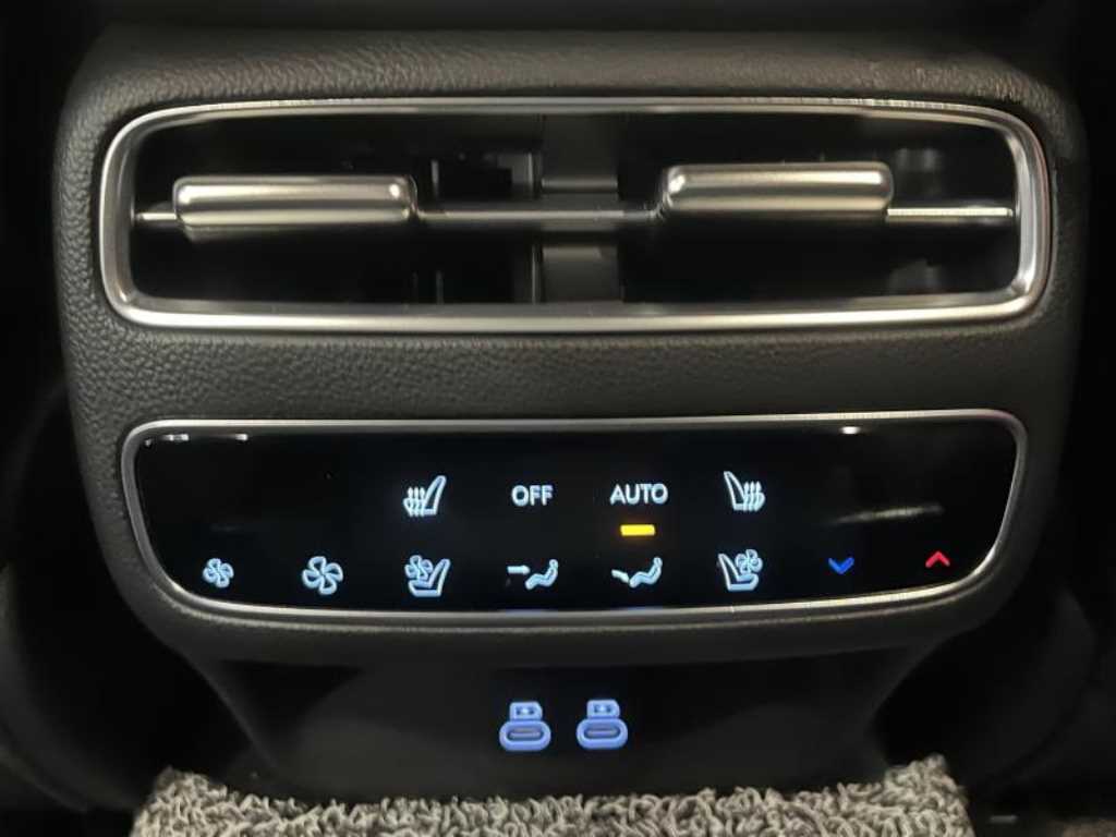 Genesis GV70 - Vista 9