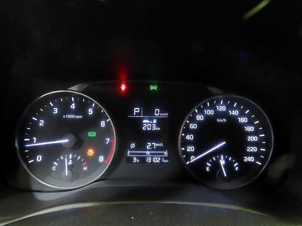 HYUNDAI Avante - Vista 9