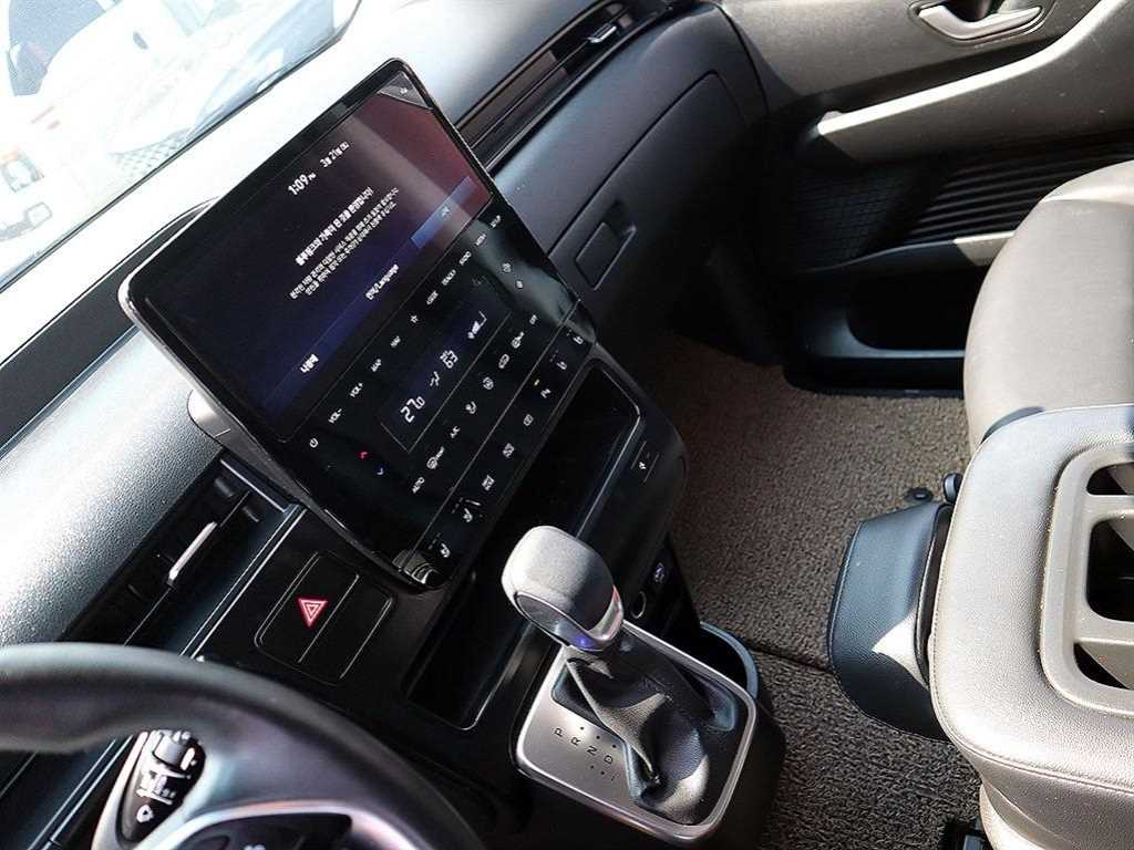 HYUNDAI Staria - Vista 9