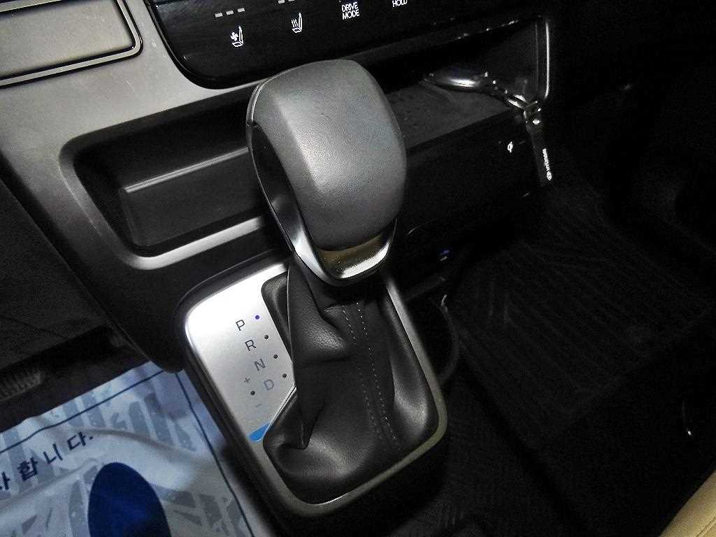 HYUNDAI Staria - Vista 12