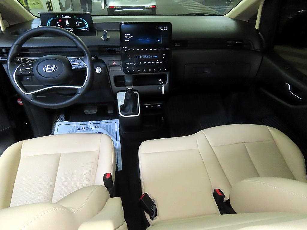 HYUNDAI Staria - Vista 10