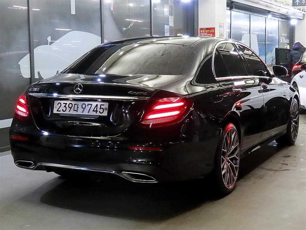 Mercedes Benz E class - Vista 4