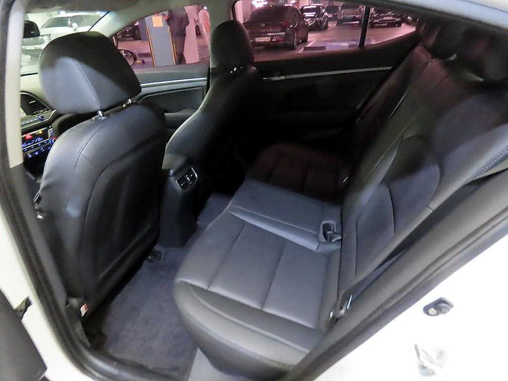 HYUNDAI Avante - Vista 7