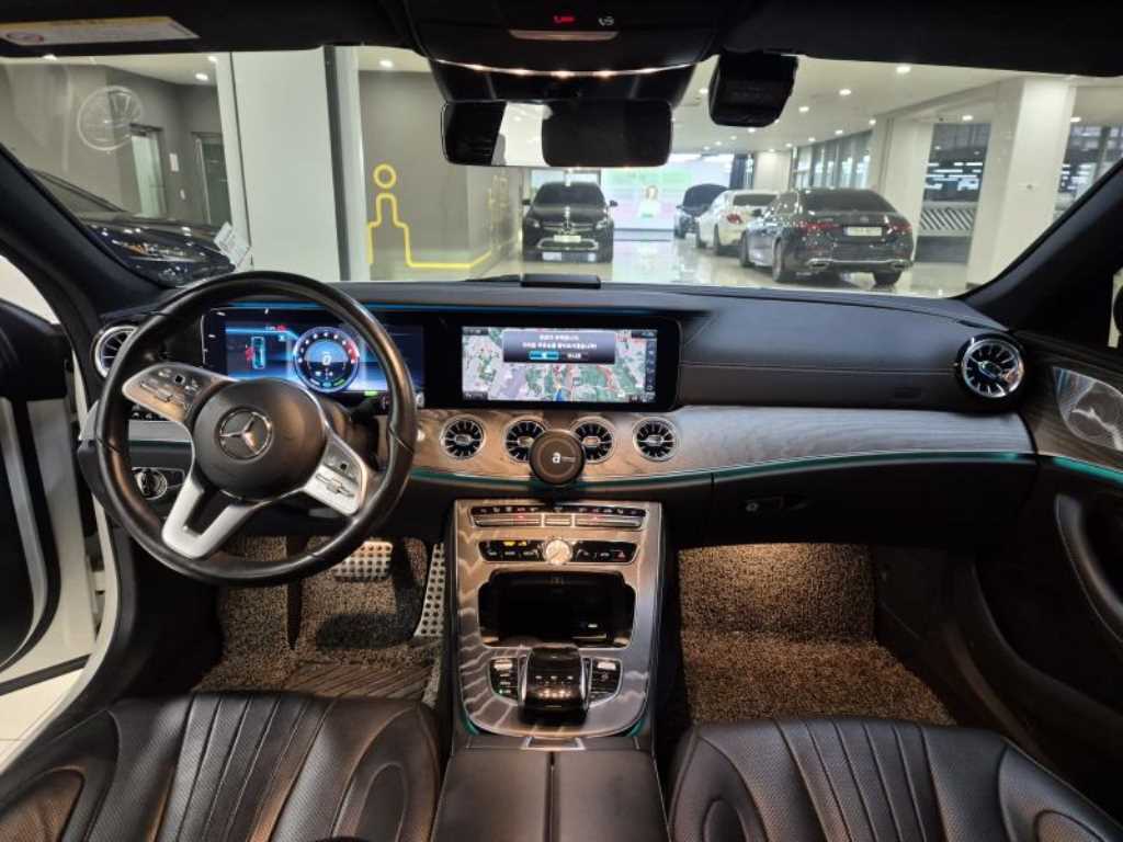 Mercedes Benz CLS Class - Vista 6