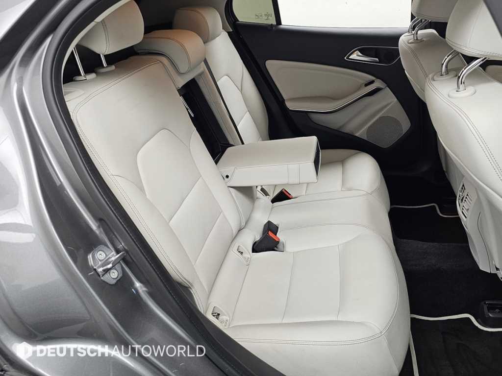 Mercedes Benz GLA Class - Vista 12