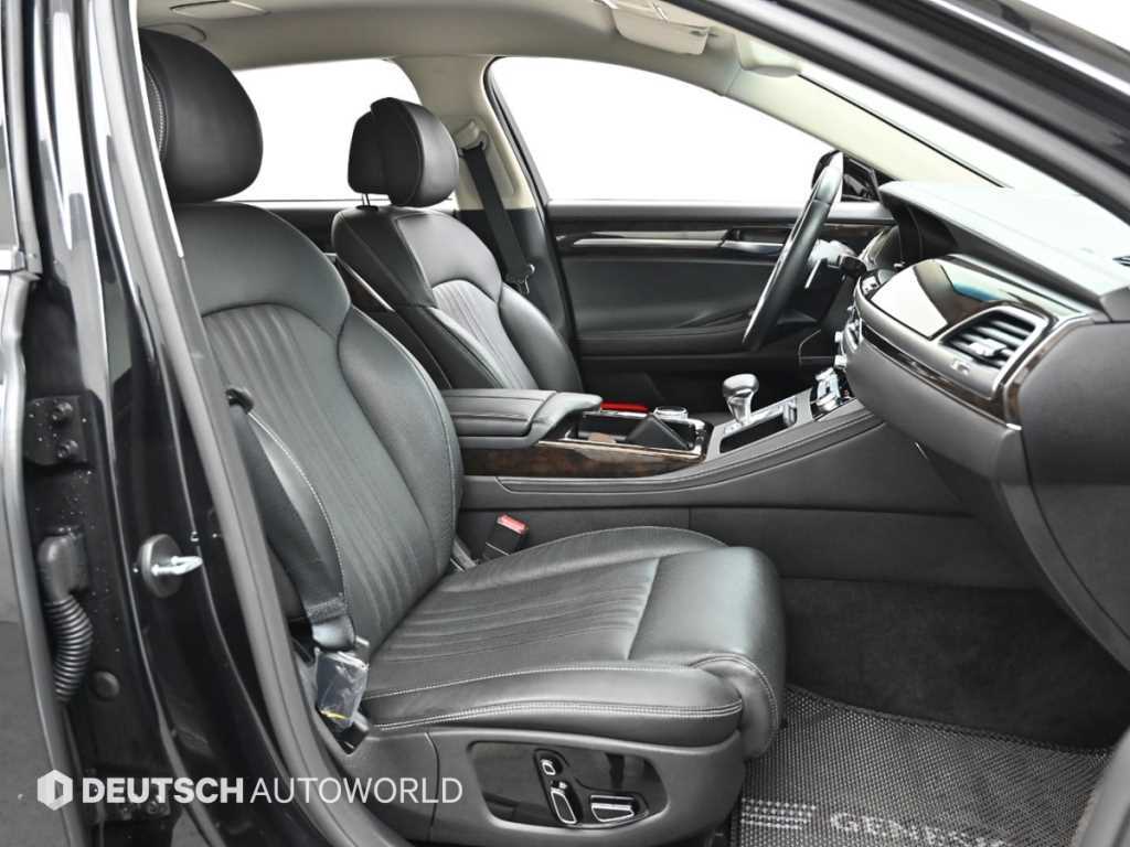 Genesis G90 - Vista 10