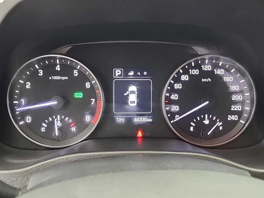 HYUNDAI Avante - Vista 6