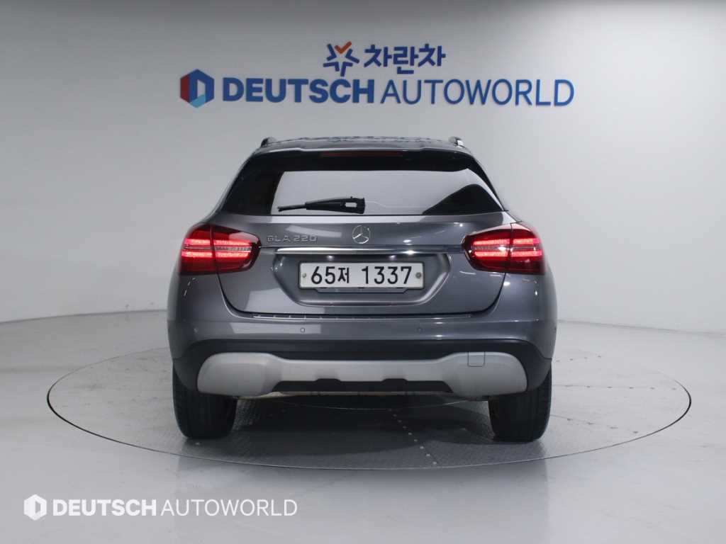 Mercedes Benz GLA Class - Vista 4