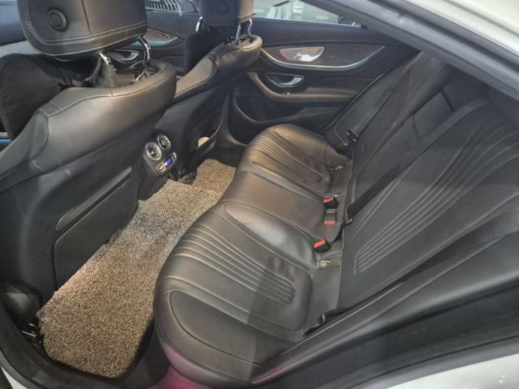 Mercedes Benz CLS Class - Vista 5