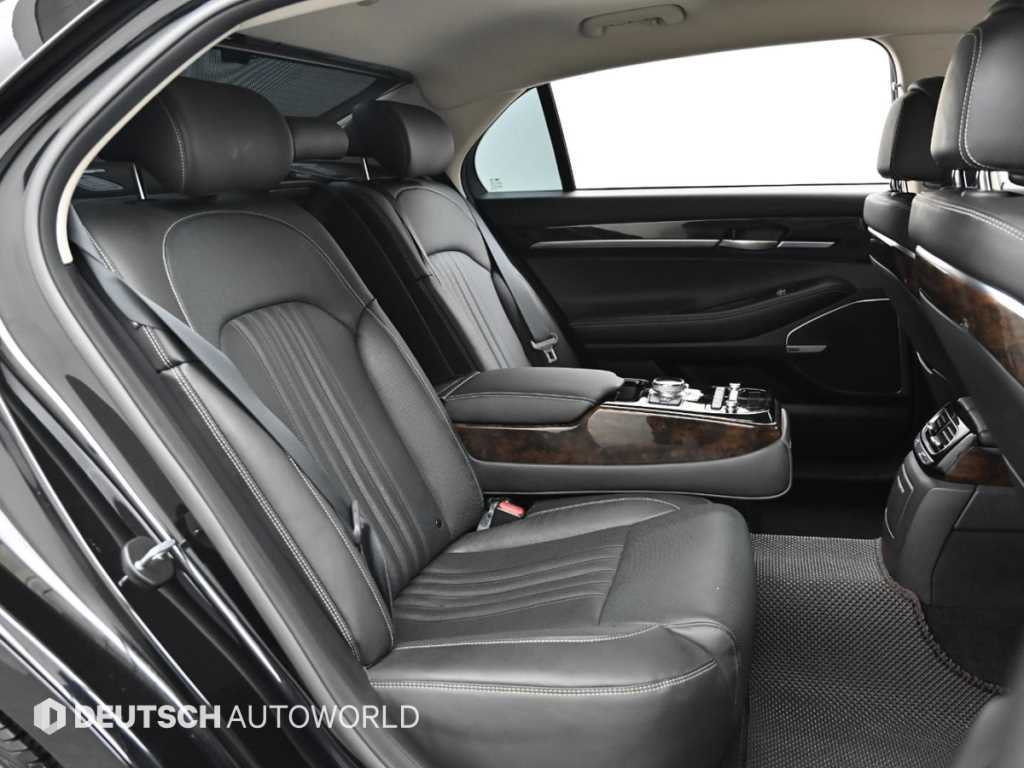 Genesis G90 - Vista 12