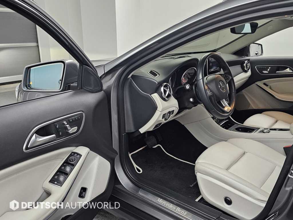 Mercedes Benz GLA Class - Vista 11