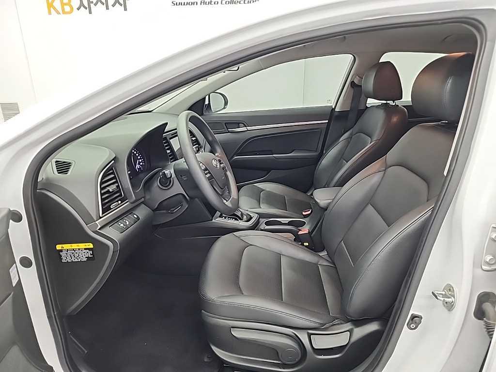 HYUNDAI Avante - Vista 11