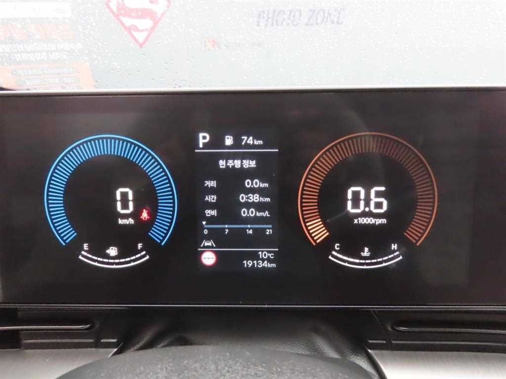 HYUNDAI Kona - Vista 8