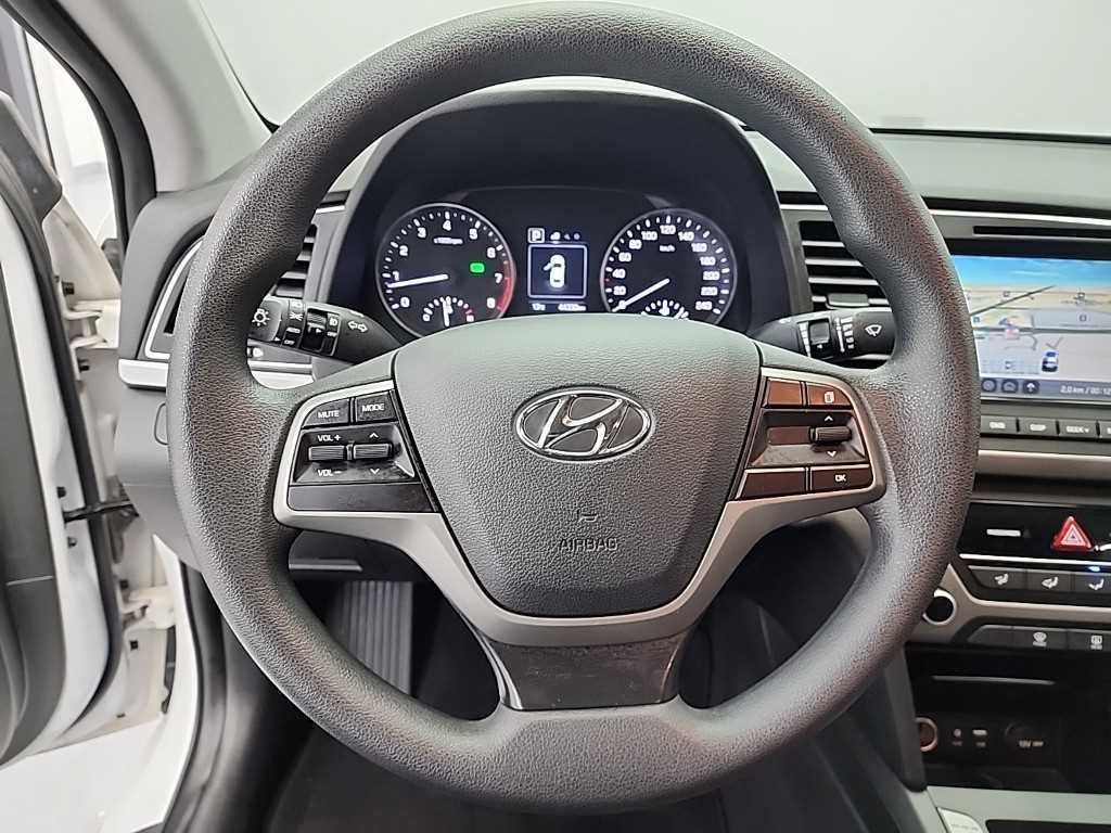 HYUNDAI Avante - Vista 9