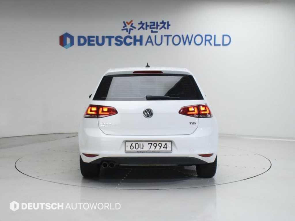 Volkswagen Golf - Vista 4