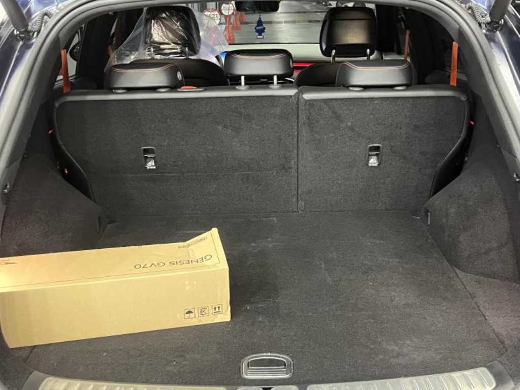 Genesis GV70 - Vista 6