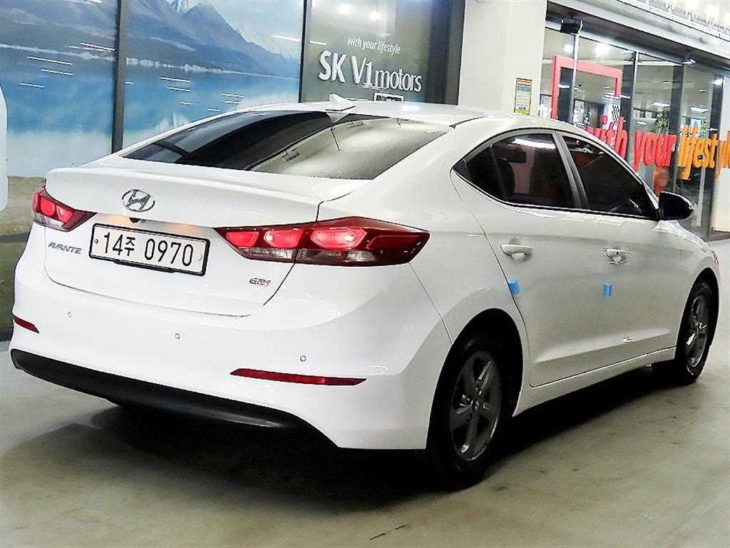 HYUNDAI Avante - Vista 4