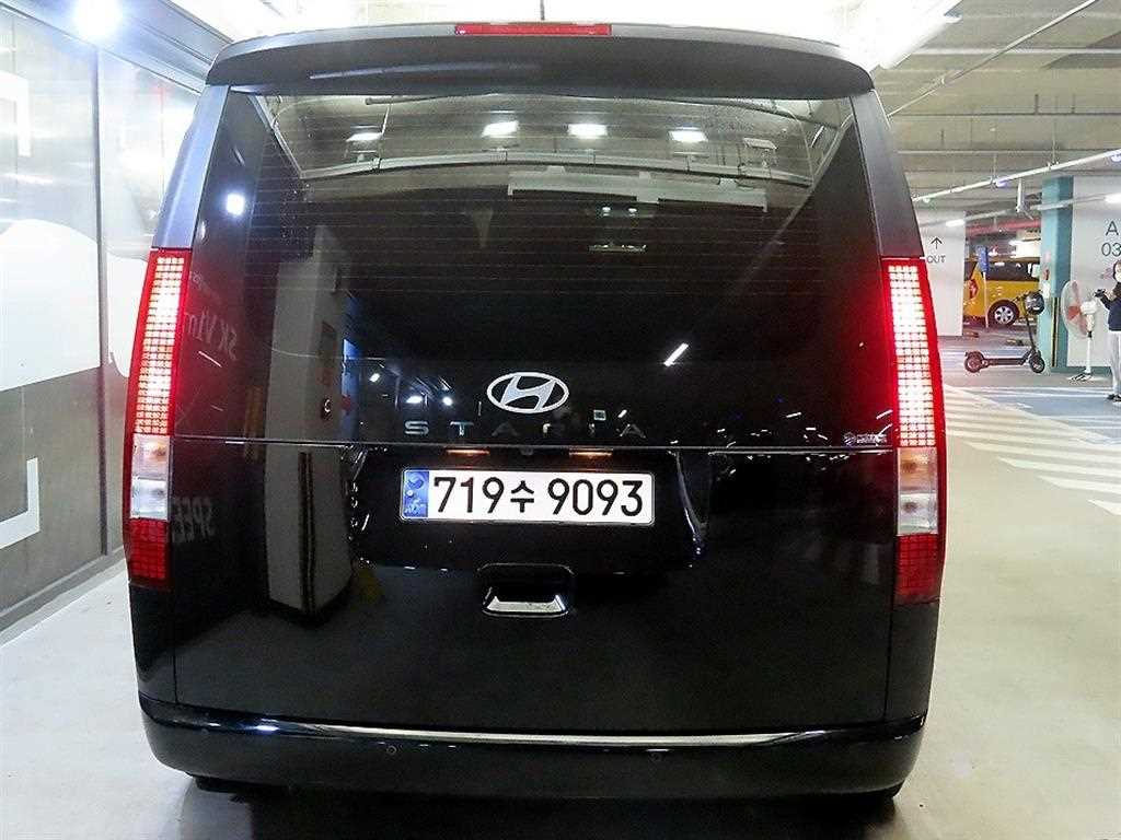 HYUNDAI Staria - Vista 5