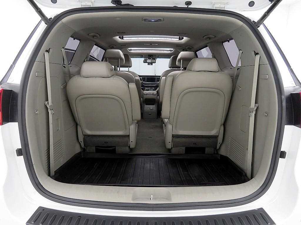 KIA Carnival - Vista 5