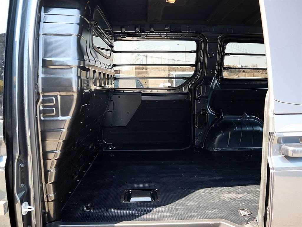 HYUNDAI Staria 2025 Gris - Importación desde Corea - HF Imports Iquique - Foto 15